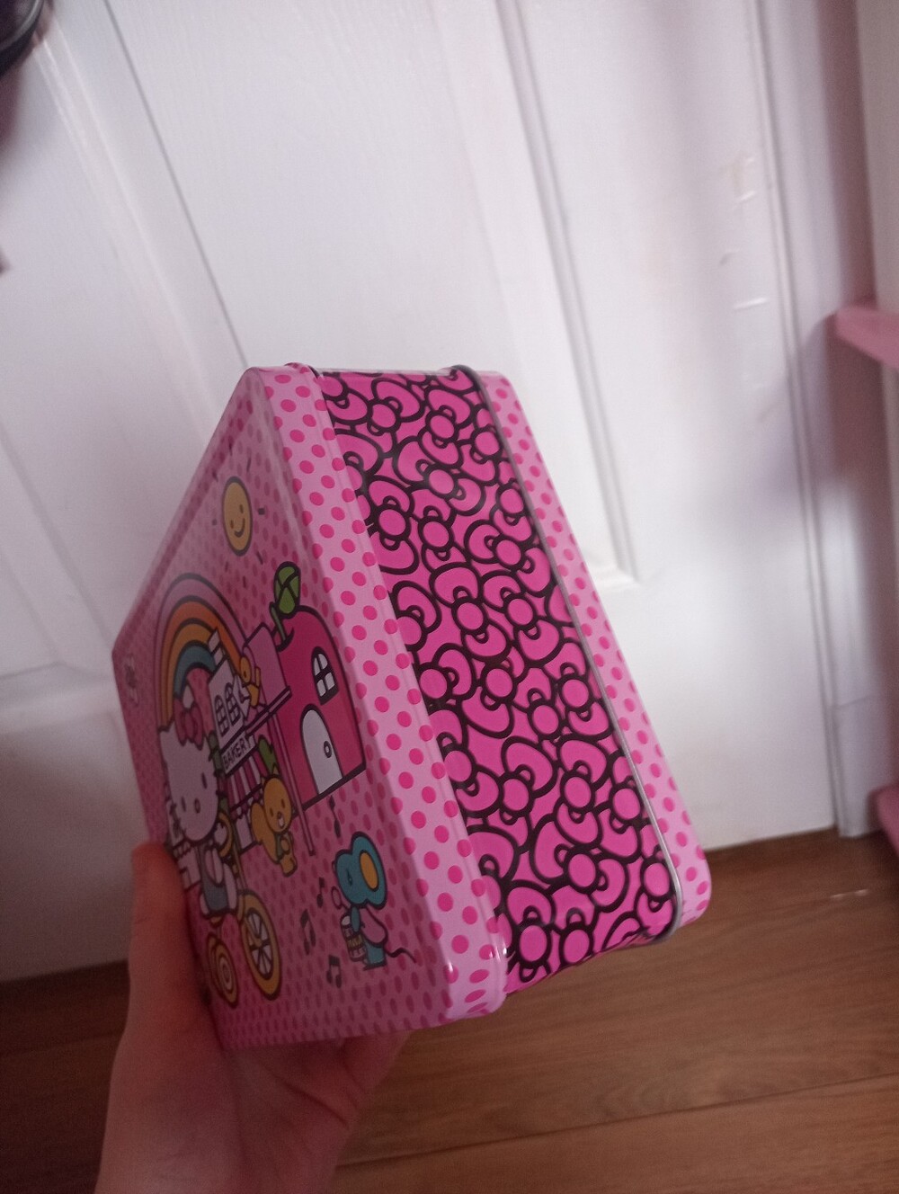 Hello Kitty Metal Lunchbox - Picture 2 of 4
